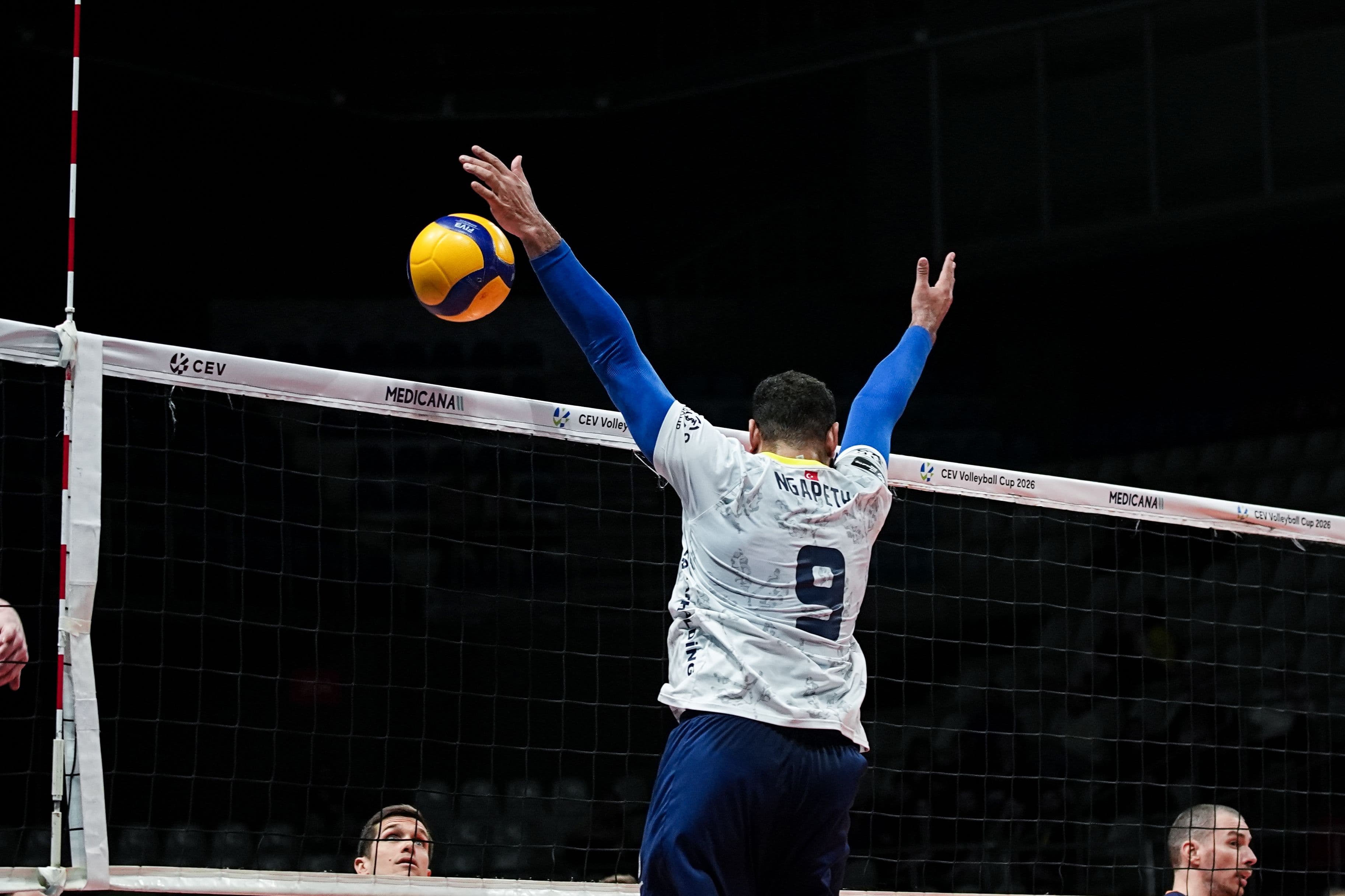 Скандал в Турция: Ървин Нгапет приключи с Фенербахче