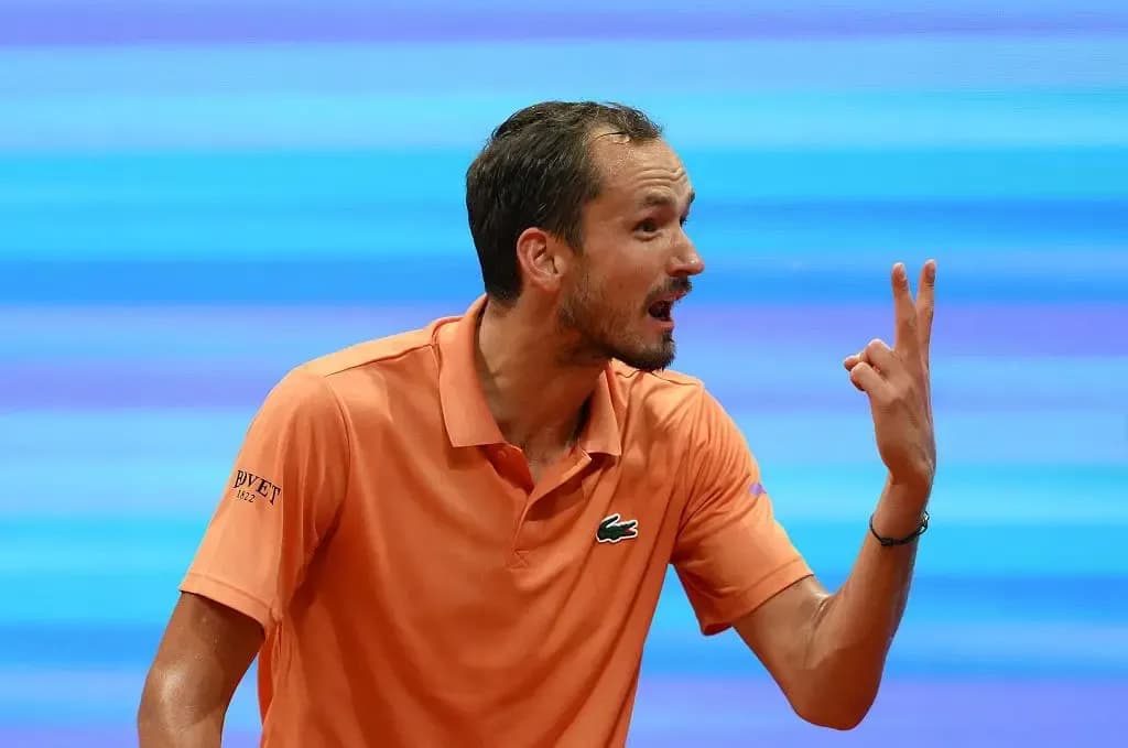 Медведев започна US Open с убедителна победа