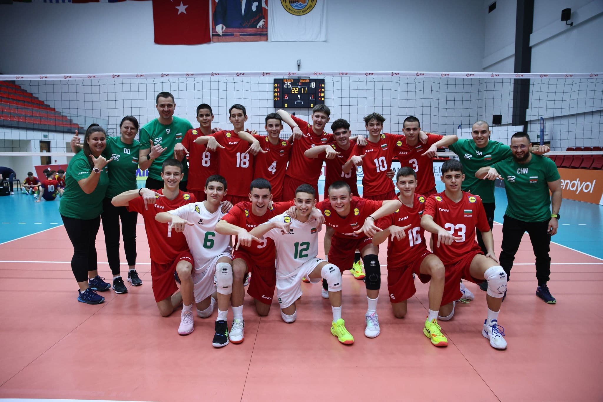 България U16 започна Балканското първенство с категорична победа