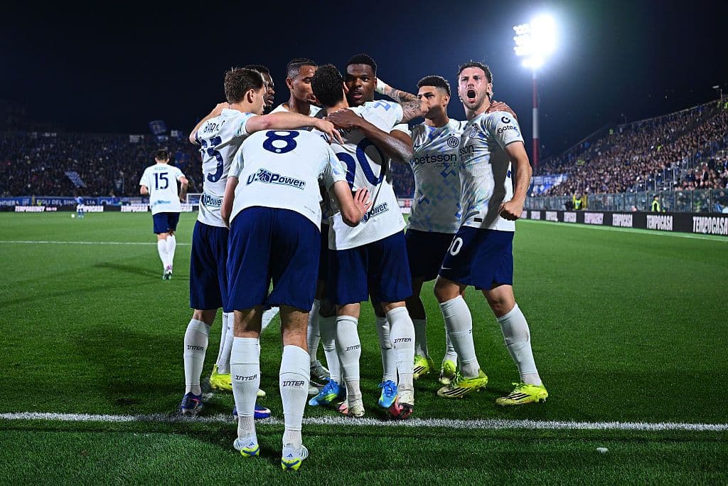 Интер показа желанието си за титлата след обрат над изненадата на сезона Комо