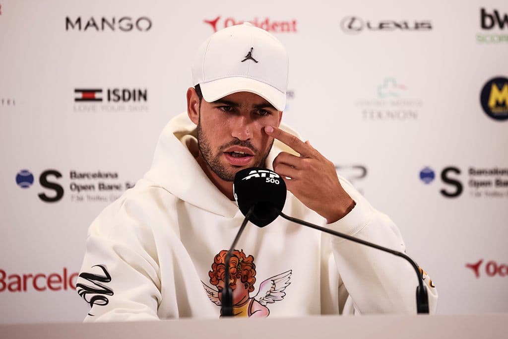 Алкарас приключи в Барселона поради контузия