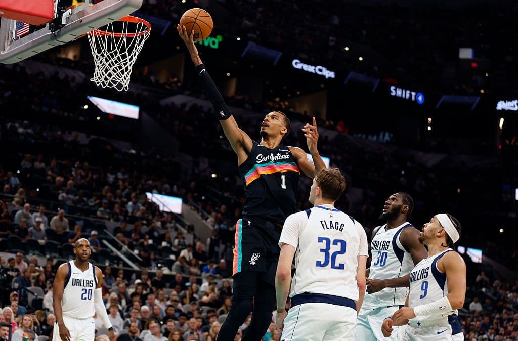 Първа награда в НБА: Уембаняма пише история