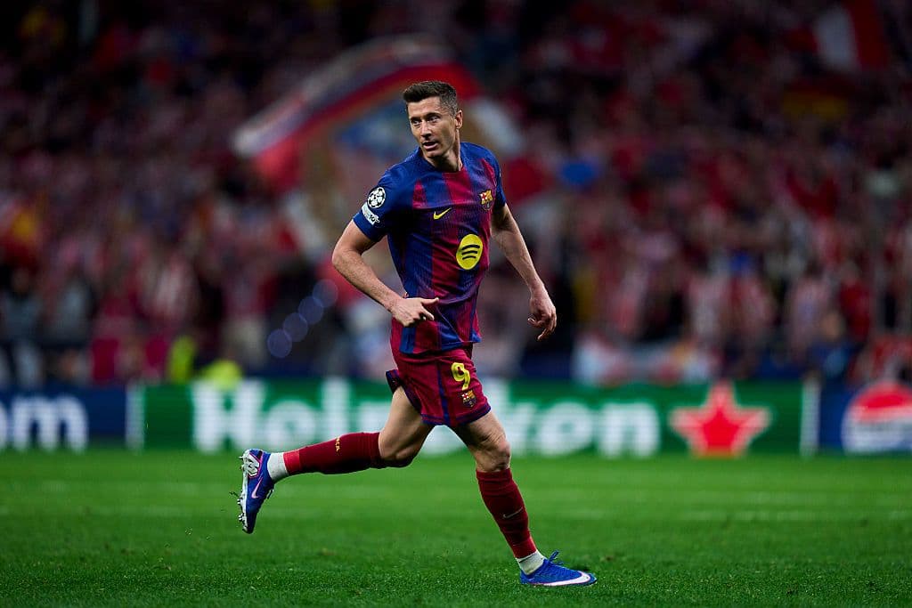 НАПРЕЖЕНИЕ в Барселона: Левандовски разкри какво мисли за офертата