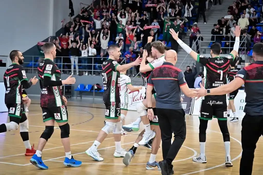 Нефтохимик 2010 на финал след обрат