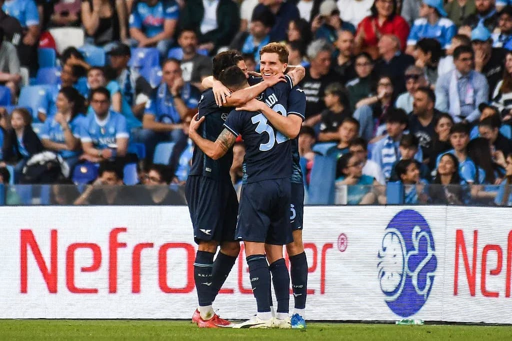 Лацио шокира шампиона в Неапол и обърка битката за титлата