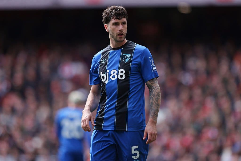 Тотнъм ще се пробва за защитник на Борнемут