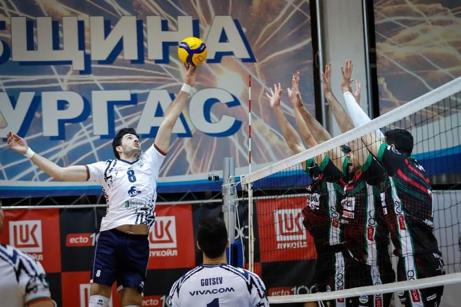 финалите във волейболните първенства при мъжете и жените