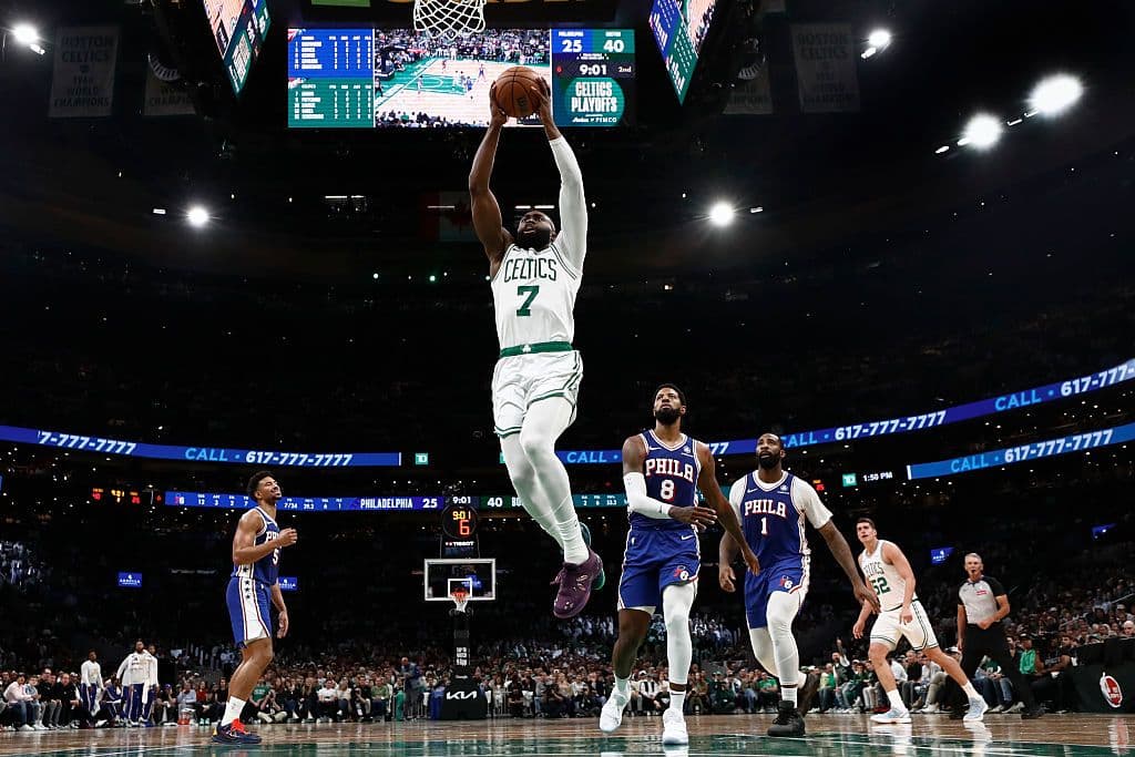 Бостън с победа над Филаделфия в началото на плейофната им серия