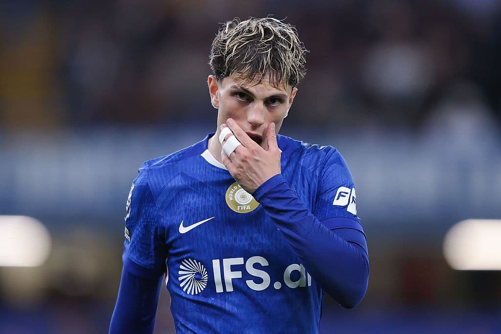 Челси се разделя с Гарначо