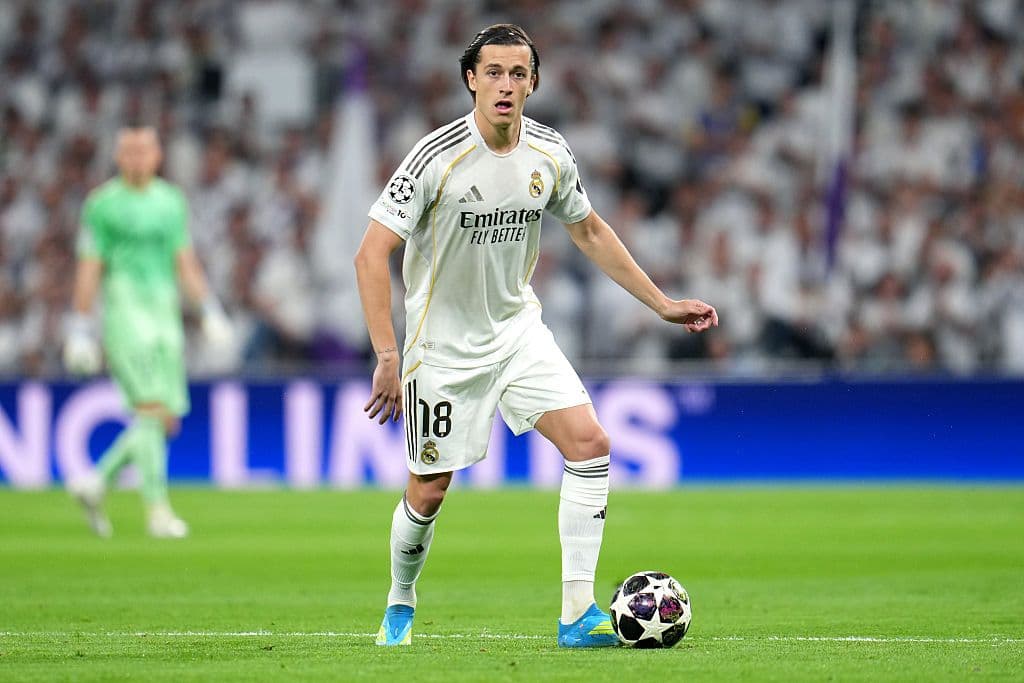 Арсенал с интерес към Алваро Карерас