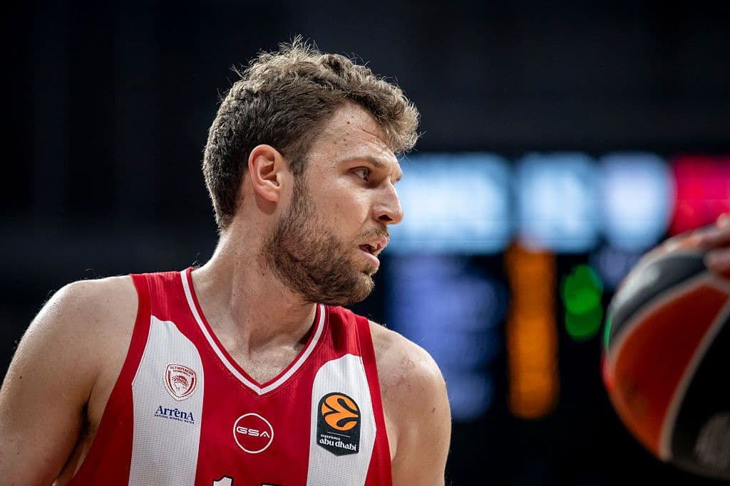 Везенков отново на върха