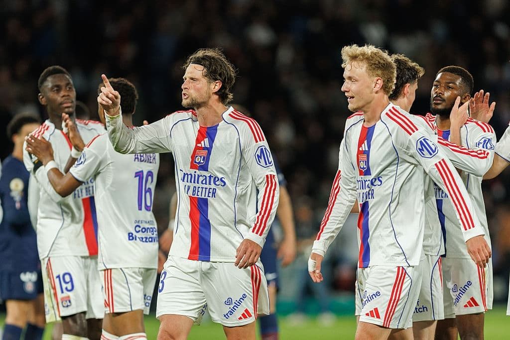 Важна победа за Лион и мечтата за ШЛ