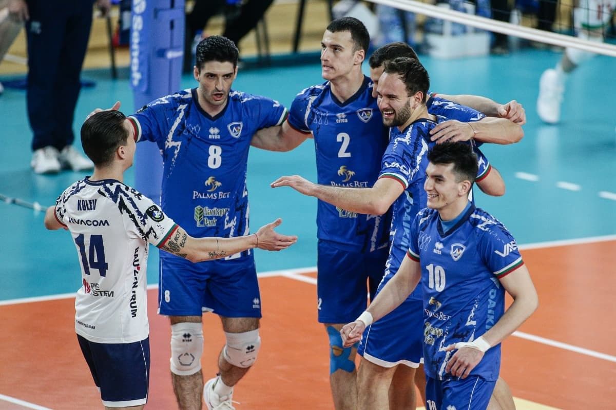 Левски поведе с 2:0 в серията срещу Нефтохимик