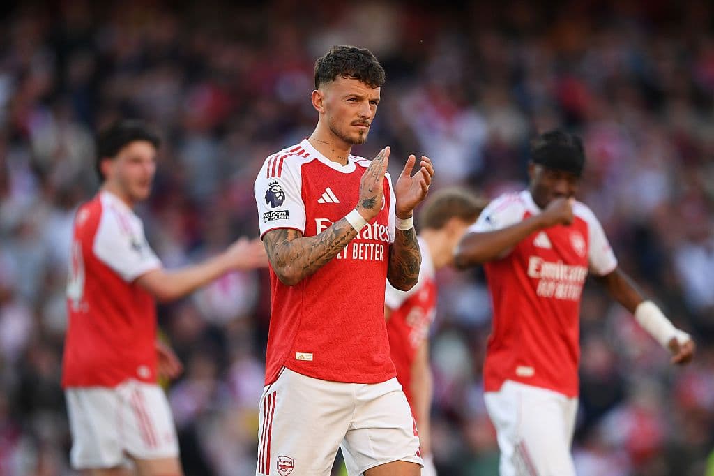 Арсенал отново е на върха