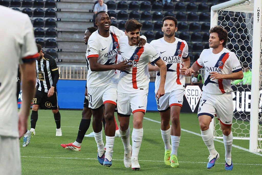 ПСЖ увеличава преднината си на върха