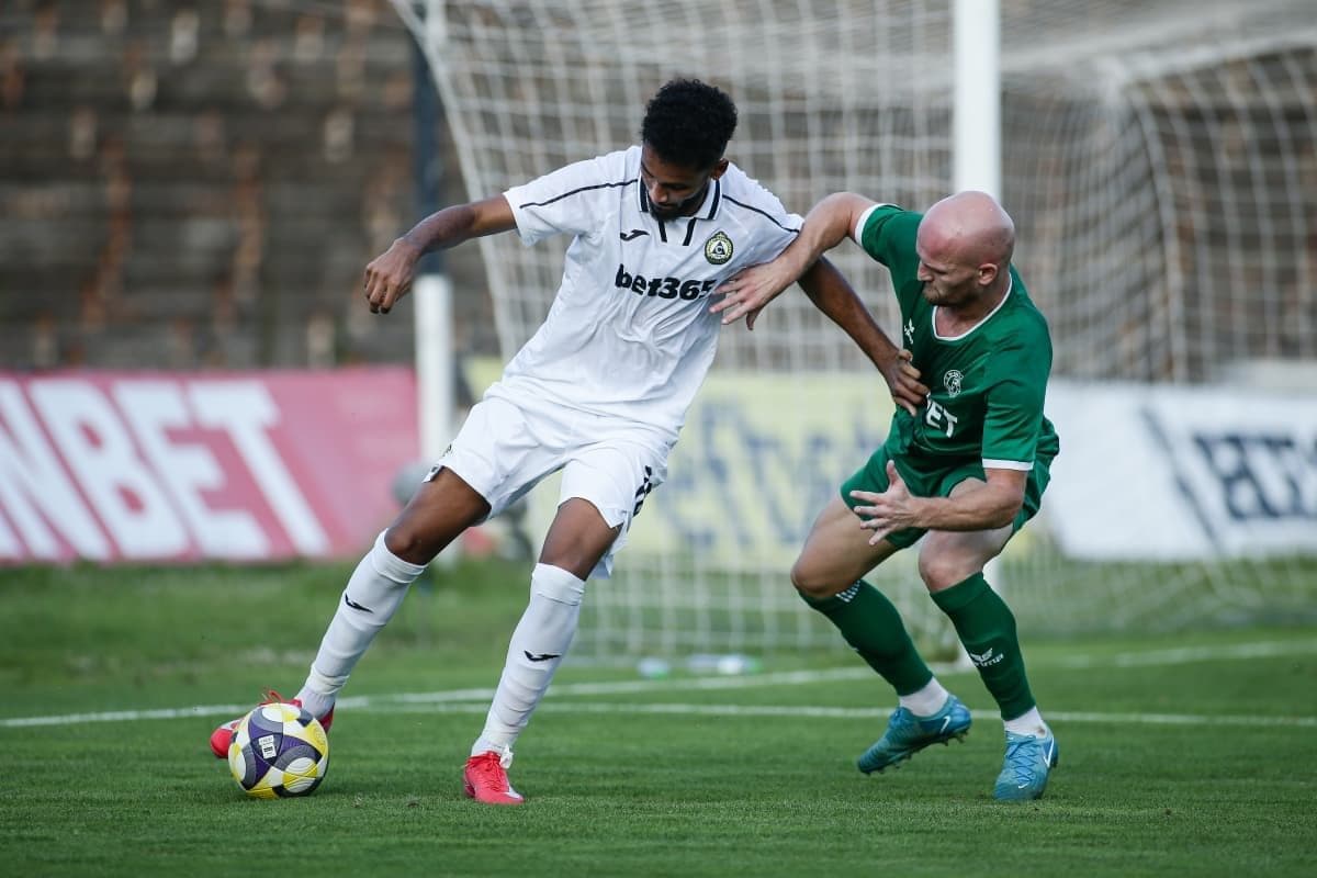 Равенство между Ботев Враца и Славия