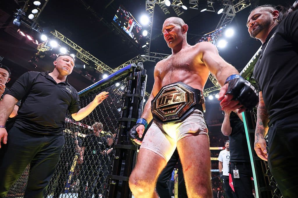 Стрикланд шокира Чимаев и отново седна на трона в UFC