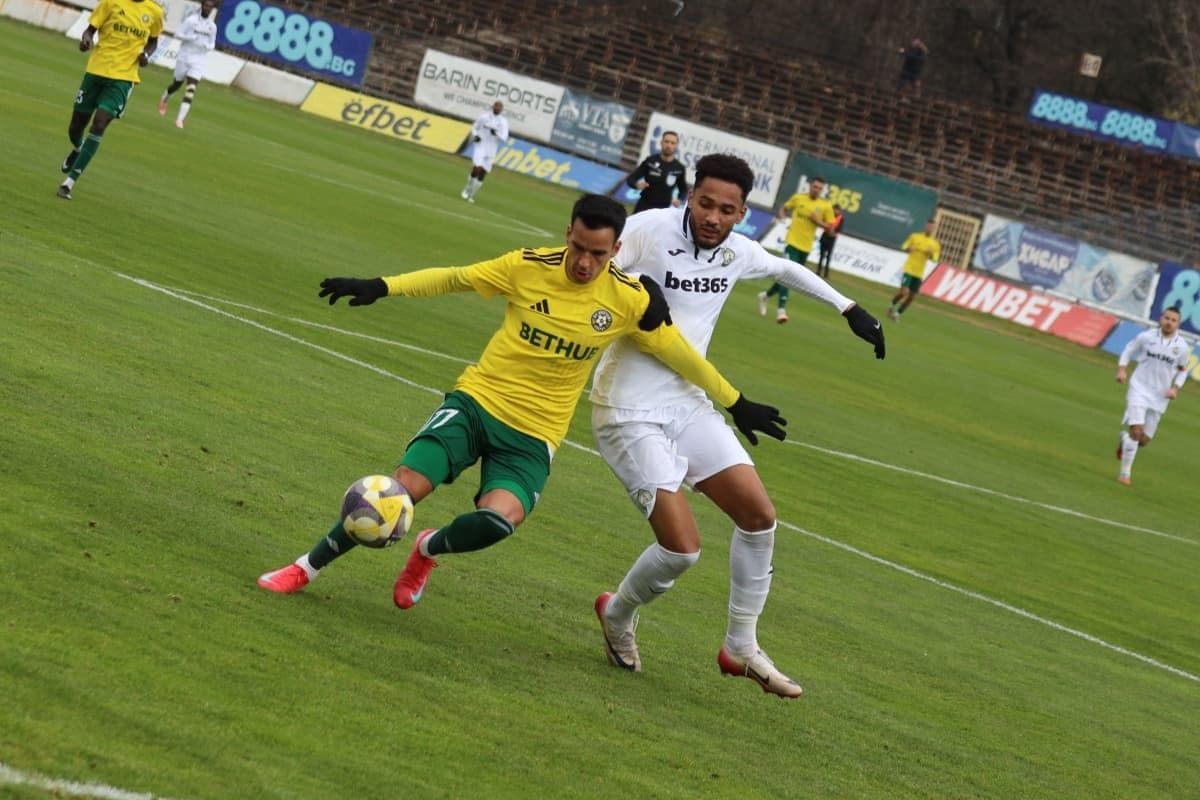 Добруджа постигна важна победа срещу Славия с 2:0