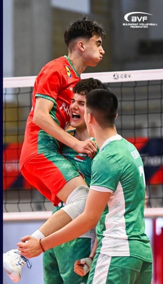 България U18 прегази Чехия с 3:0 на Европейското първенство