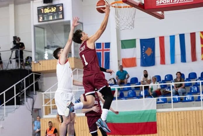 България U20 с четвърта поредна победа и първо място в група D на ЕвроБаскет
