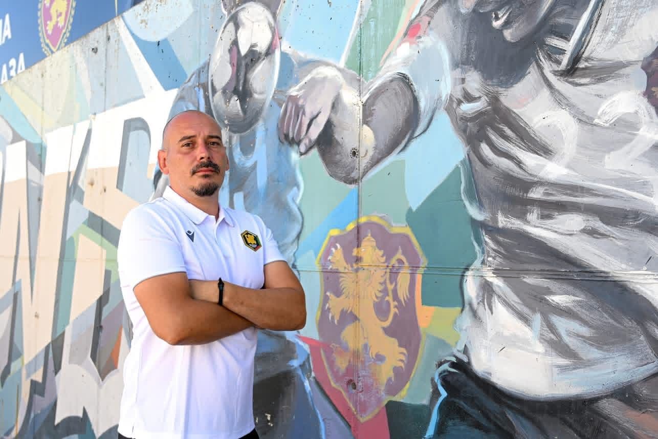 Иван Капитански, който притежава UEFA A лиценз и има десетилетен опит в развитието на млади футболисти в Англия, поема спортно-техническия процес в Академия БФС