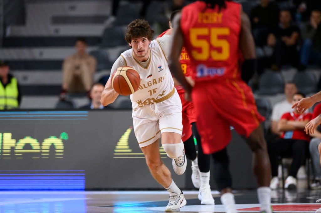 Константин Костадинов продължава развитието си в NCAA
