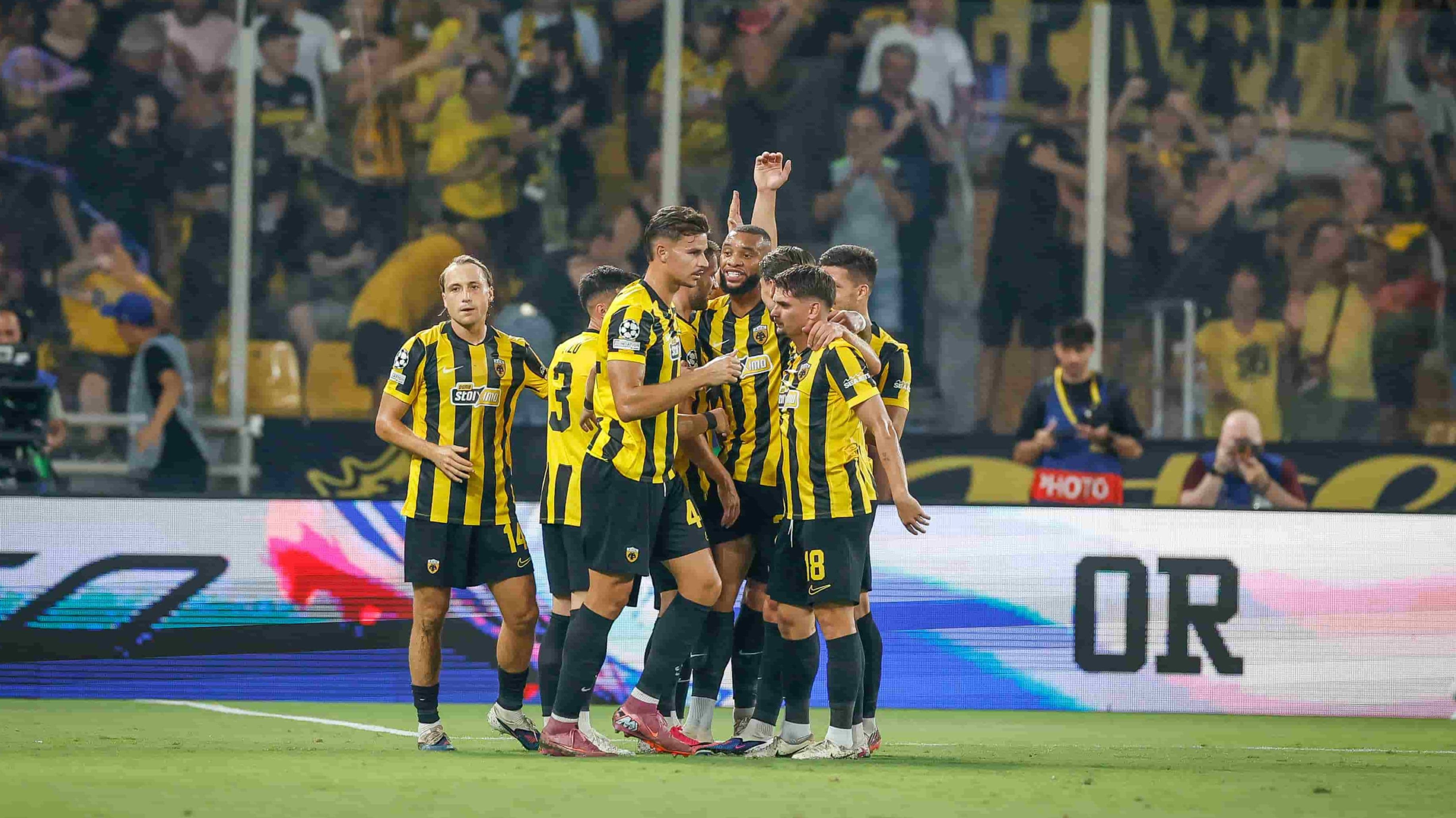 АЕК Атина разби Левски с 4:0 и го прати в Лига Европа
