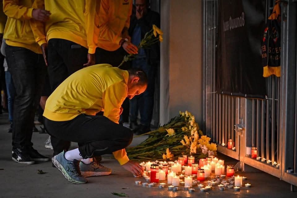 Ботев Пловдив и феновете почетоха паметта на Илиян Филипов в 19:12 ч.